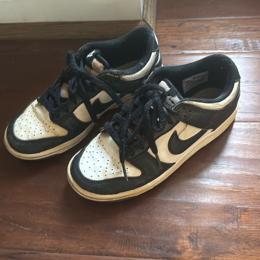 Kids Nike low dunk pandas